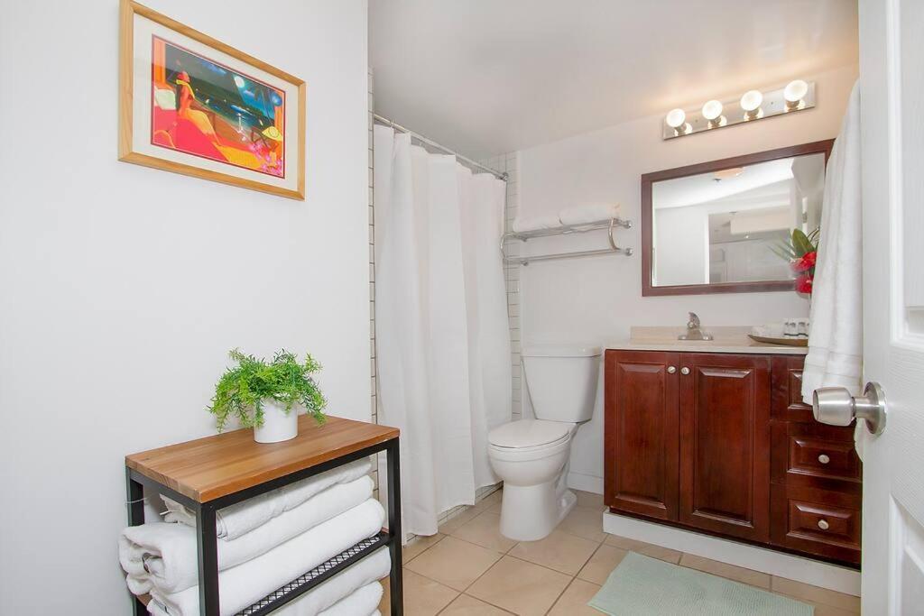 Resort Life At A Low Price- Ilikai Hotel Honolulu Exterior photo